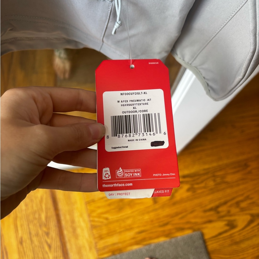 The North Face Men's Light Gray Performance Jacket - Picture 4 of 6